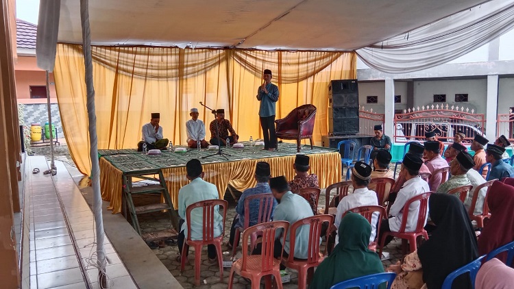 BUPATI PERTAMA PRINGSEWU MENGISI PENGAJIAN DI SIDOKATON